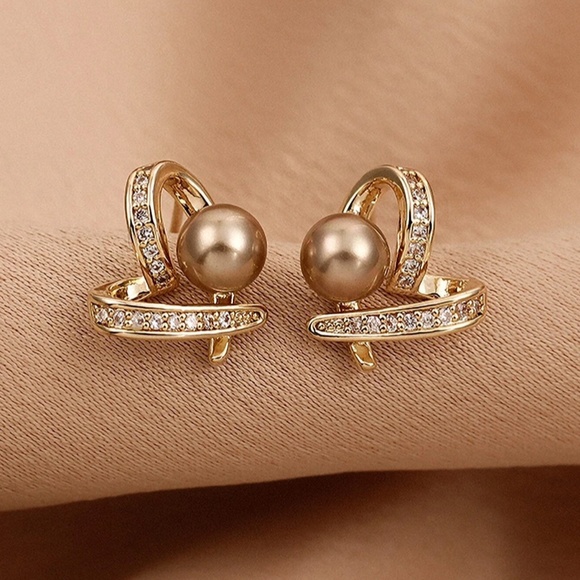 Fashion Earrings Yellow Gold Tone with Faux Pearls Stone imitation - Picture 3 of 3